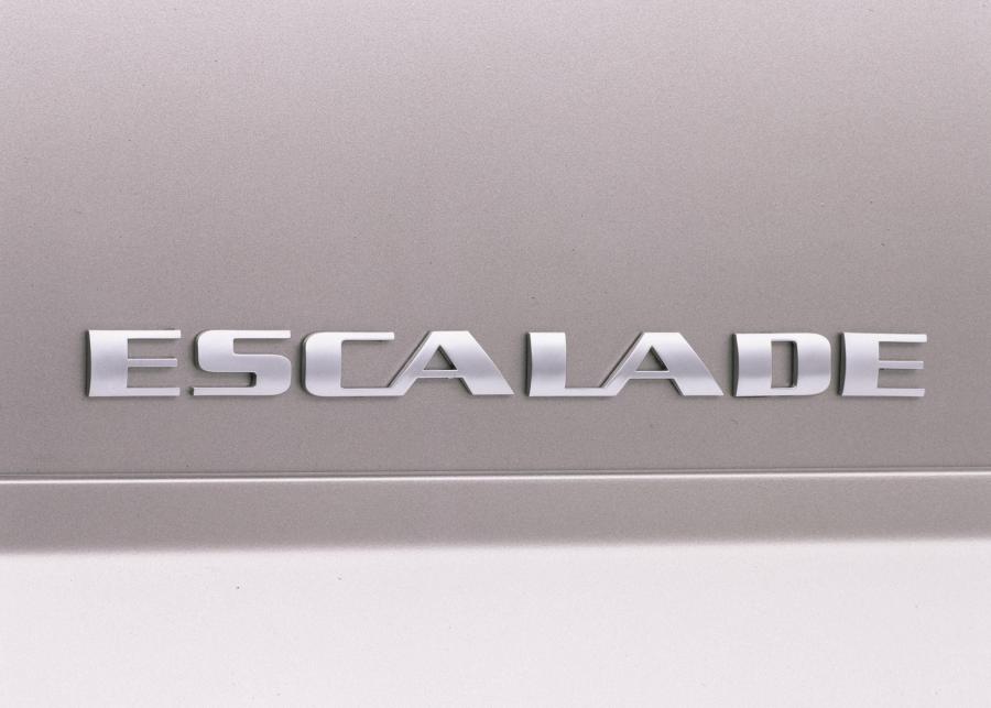  Cadillac Escalade 2002 года  (фото 36 из 47)